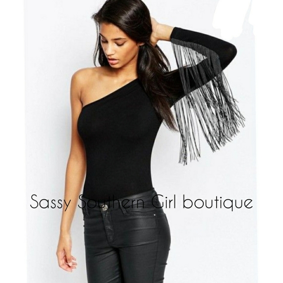 ⭐🆕 Restocked Boho cowgirl Black one sleeve fringe bodysuit - Picture 2 of 10